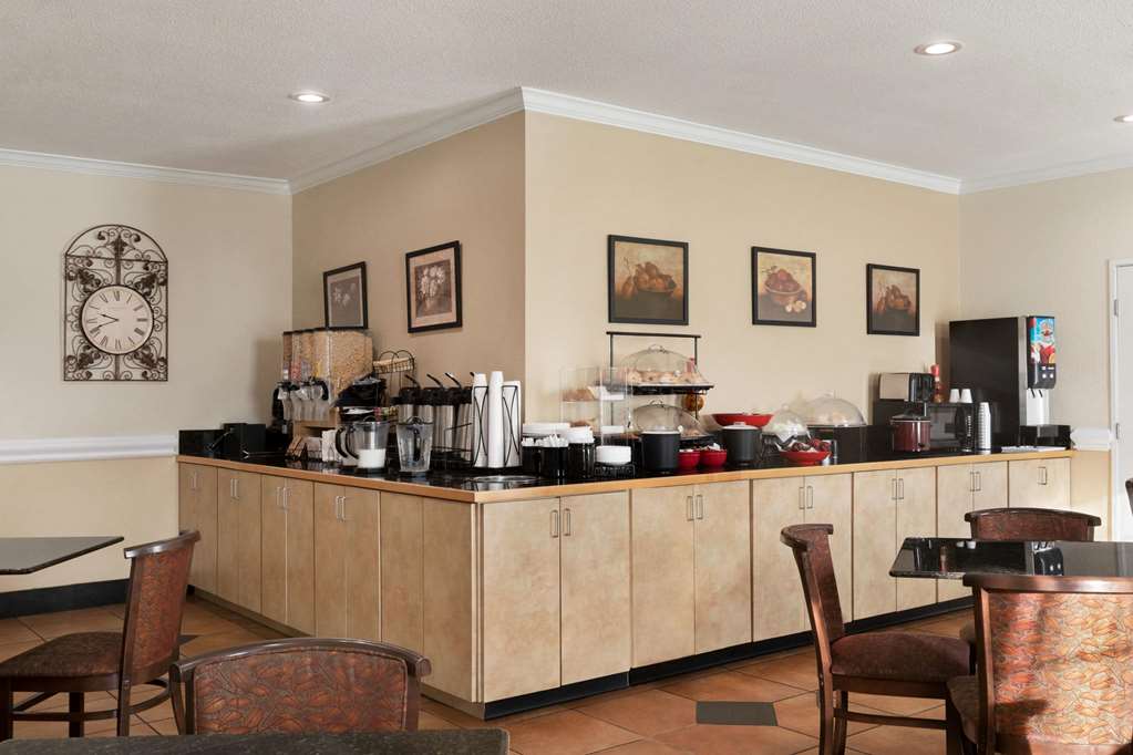 Ramada by Wyndham Elizabethtown - photo 6