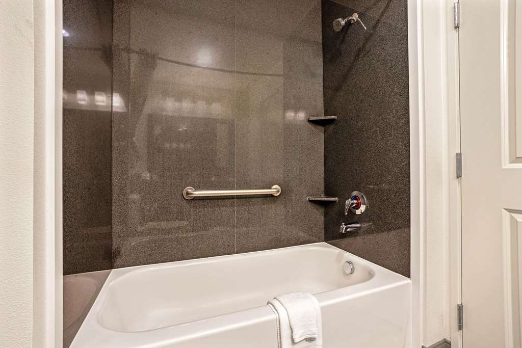 La Quinta Inn & Suites by Wyndham Tumwater Olympia - photo 27