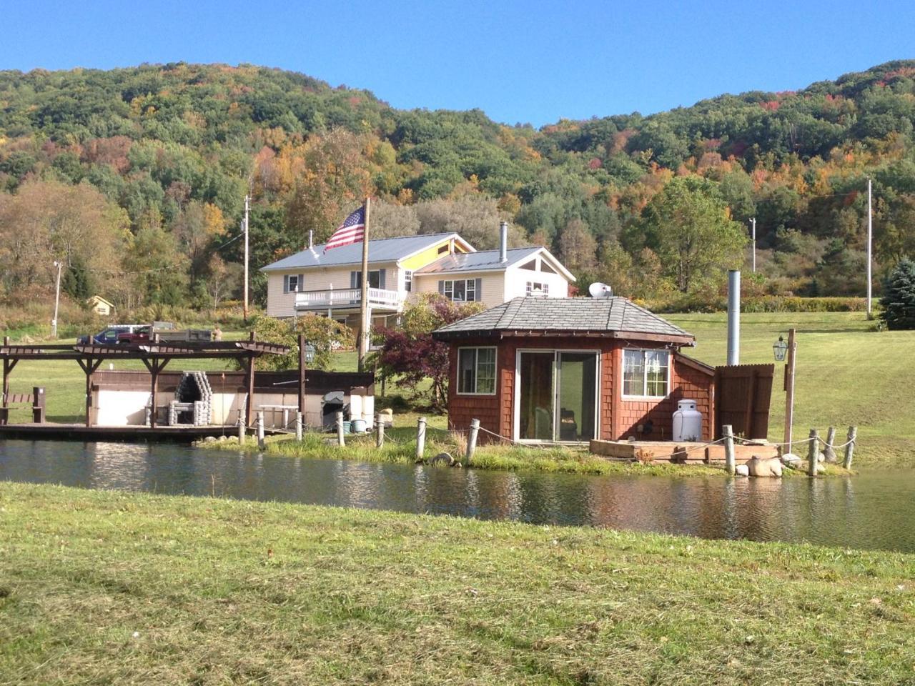 Cozy Maples Retreat for Family & Freinds & HotTub - carbon neutral hotel in Unknown City