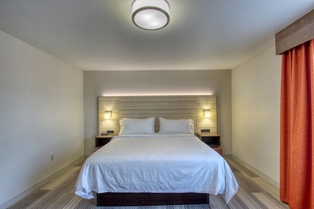 Holiday Inn Express Hotel & Suites Milwaukee Airport by IHG - photo 36