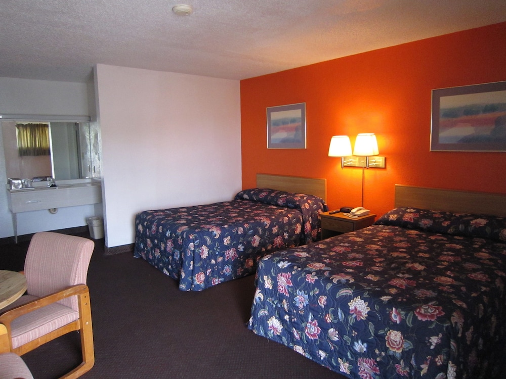 Topeka Plaza Inn - photo 10