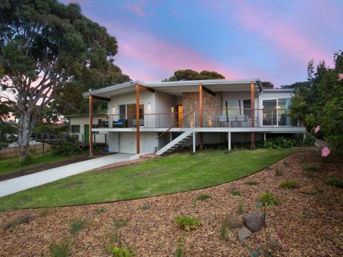 The Perfect Beach House — 4-Star Luxury Hotel in Mollymook, Australia