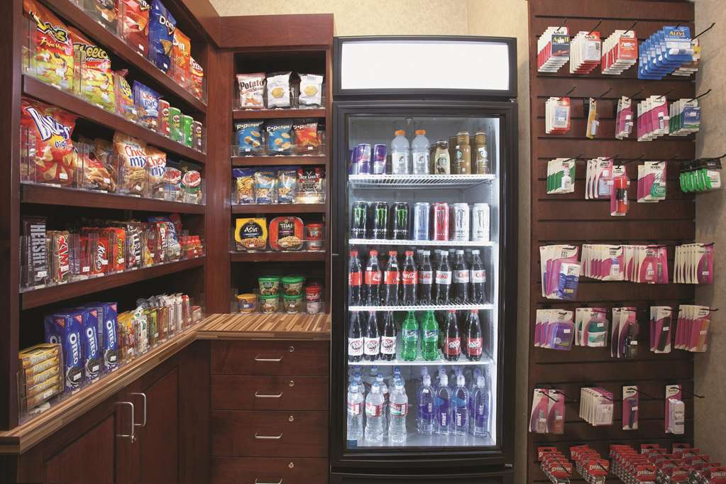 La Quinta Inn & Suites by Wyndham Albuquerque Midtown - photo 60