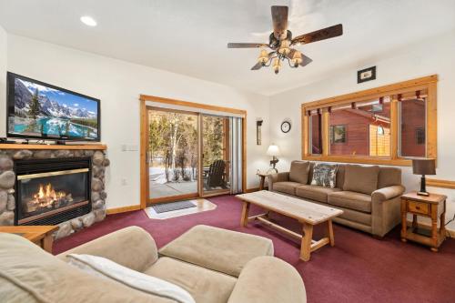 Bugle Pointe A05 by Estes Park Condos — 4-Star Luxury Hotel in Estes Park, United States