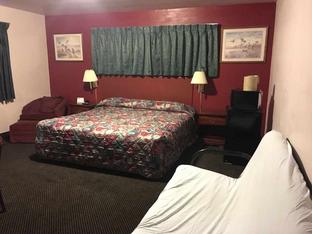 Rapids Inn and Suites - photo 23