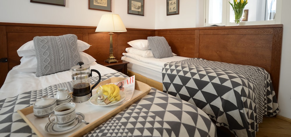 Crystal Suites Old Town