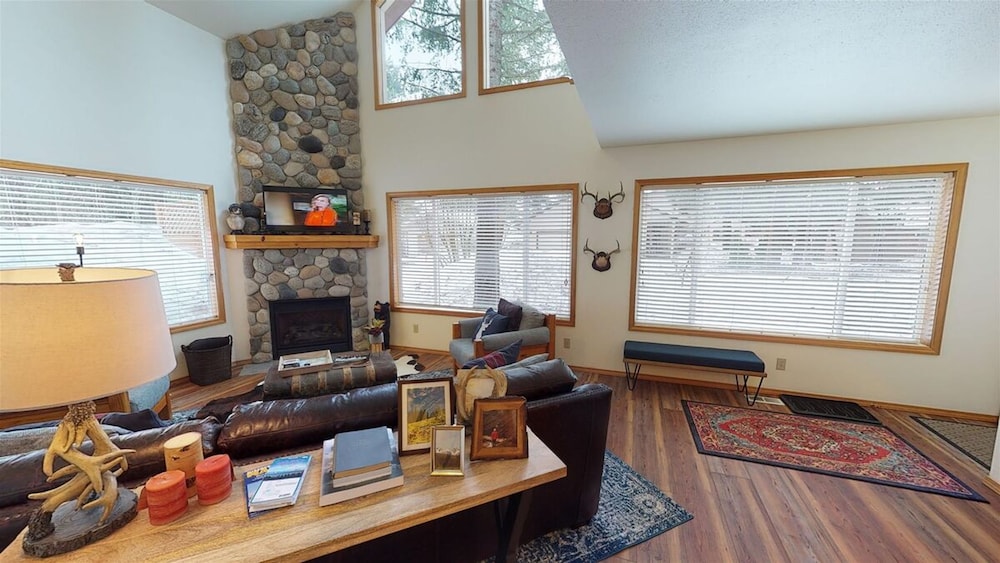 Longhorn Hideaway by Casago McCall Donerightmanagement - photo 16