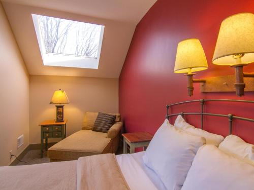 Spacious 2 Bed At Crystal Mountain Resort 2 Bedroom Condo by Redawning - photo 10