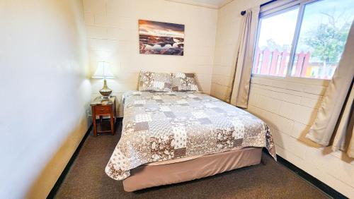Red Rock Motel and Dam Motel - photo 22