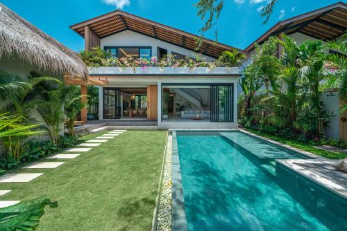 Casa Kameelya Modern Tropical 4BR Villa in Central Canggu — 4-Star Luxury Hotel in Canggu, Indonesia
