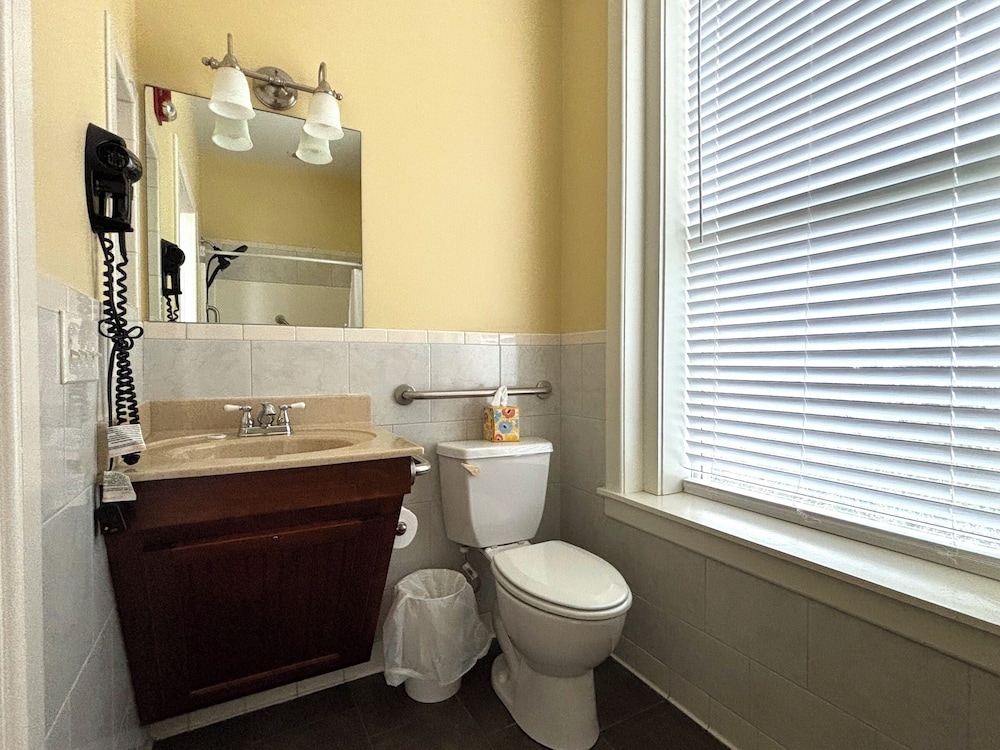 Grand Lux Inn - photo 31