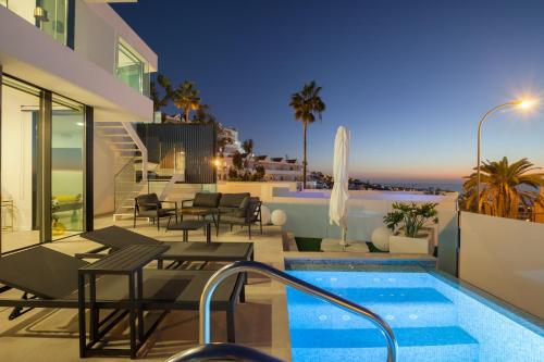 200m NEW A Villa with private heated pool and amazing ocean view — 4-Star Luxury Hotel in Adeje, Spain