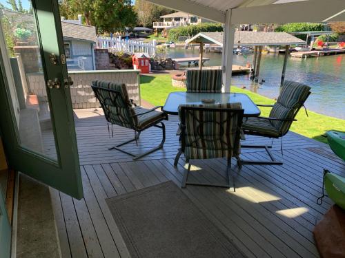 Lake Tapps Bungalow — 4-Star Luxury Hotel in Tacoma, United States