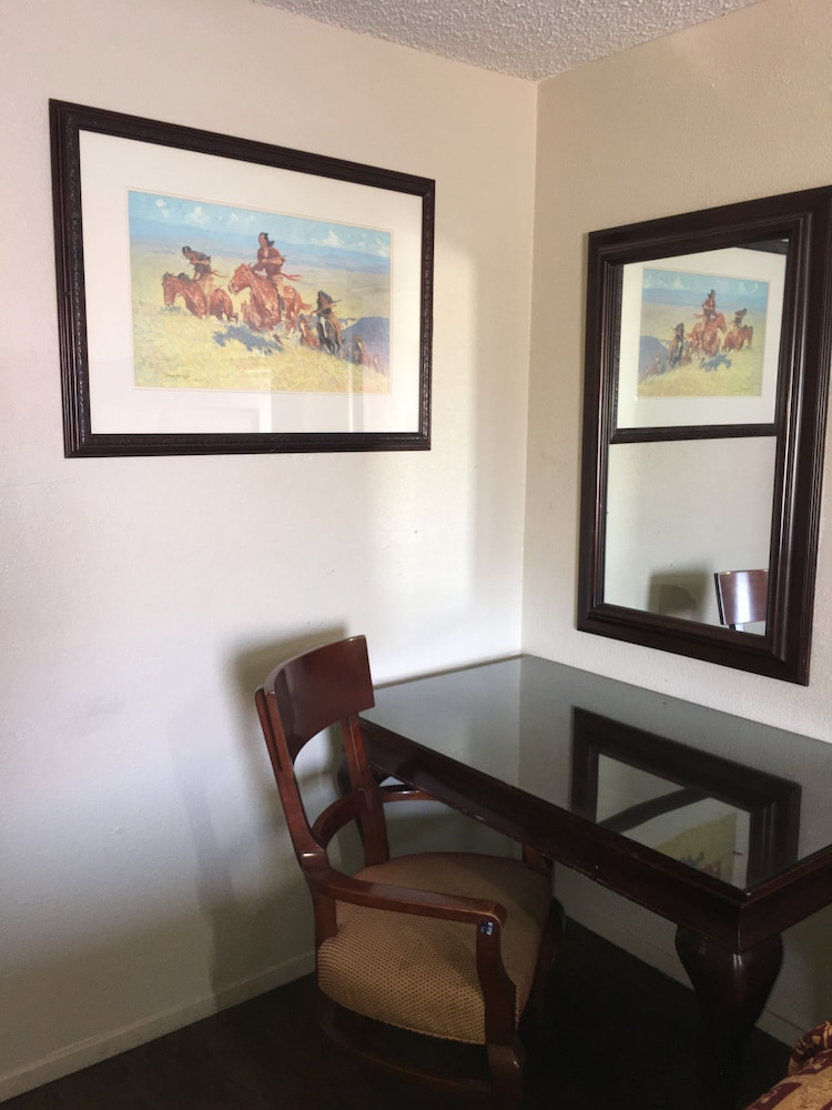 Great Western Inn & Suites - photo 7