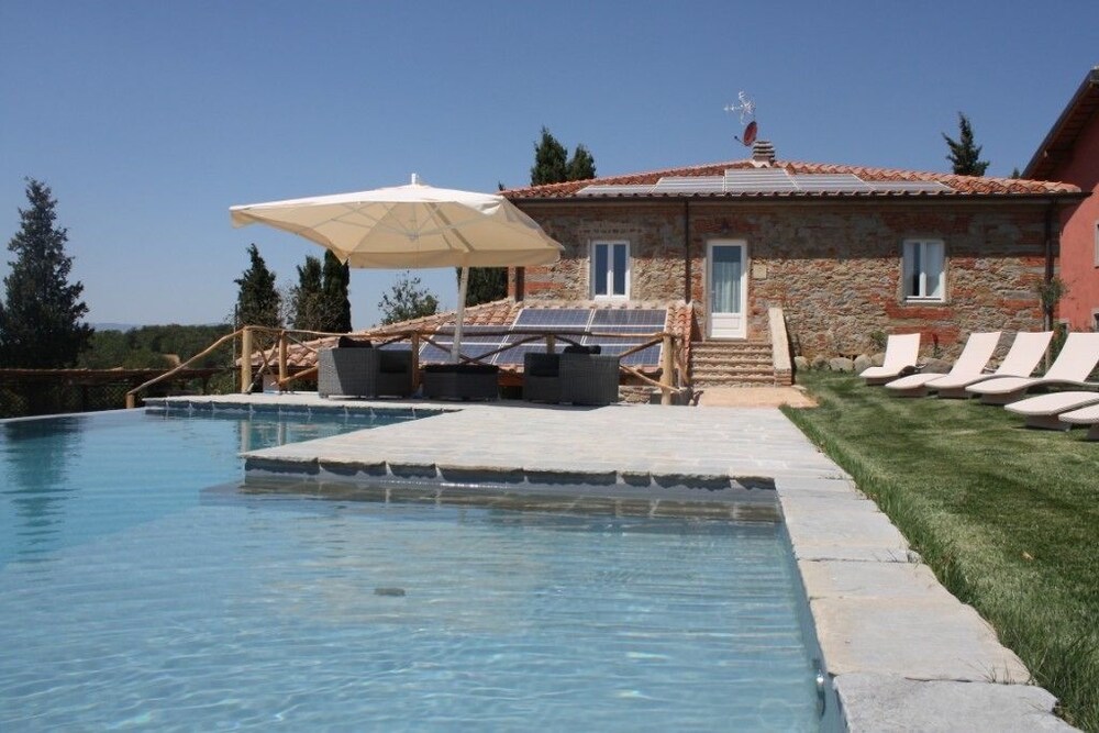 Villa degli Amanti Teloni — 4-Star Luxury Hotel in Terranuova Bracciolini, Italy
