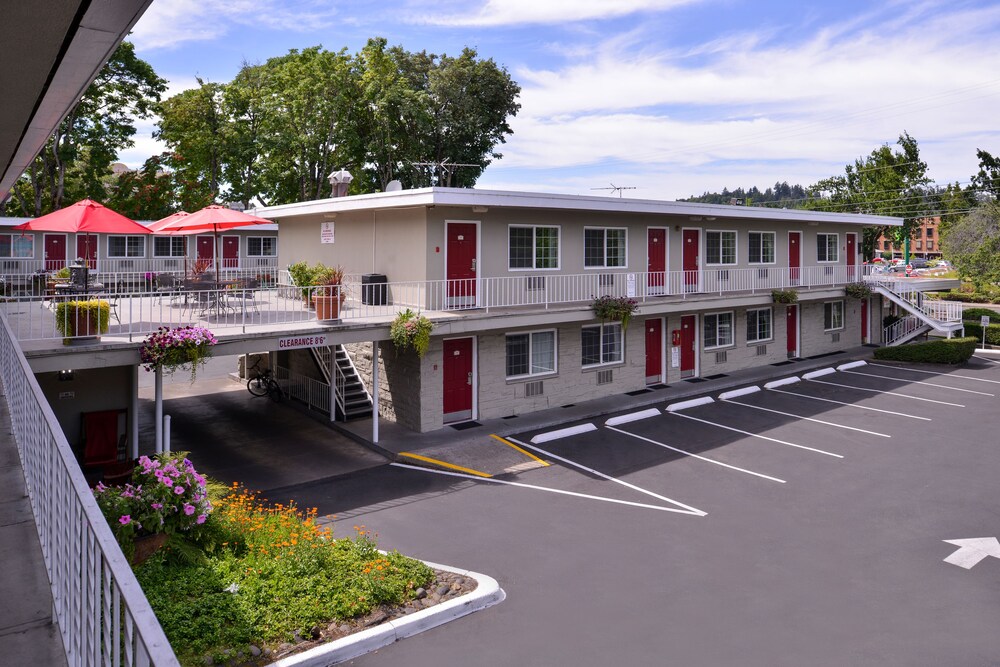 Campus Inn & Suites Eugene Downtown - photo 42