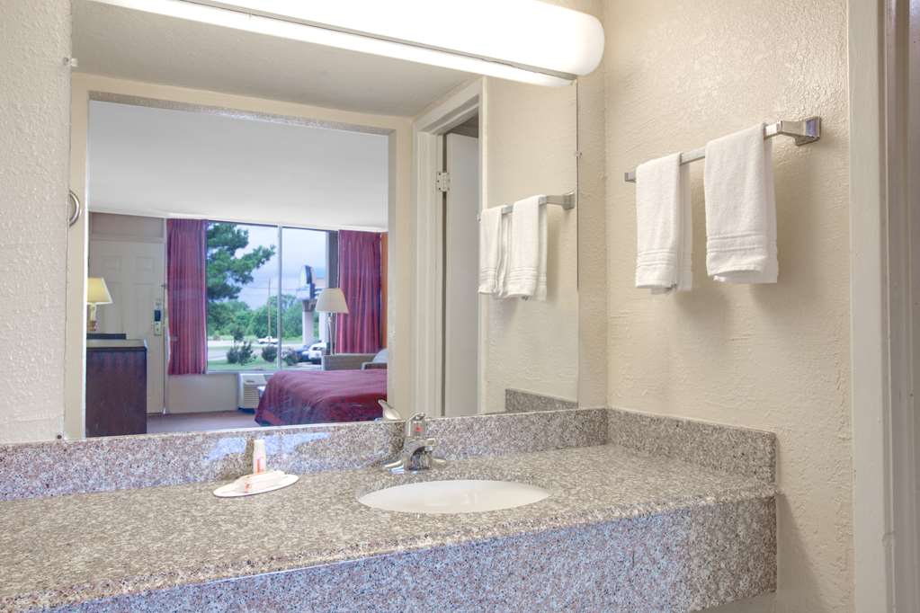 Days Inn by Wyndham Okemah - photo 10