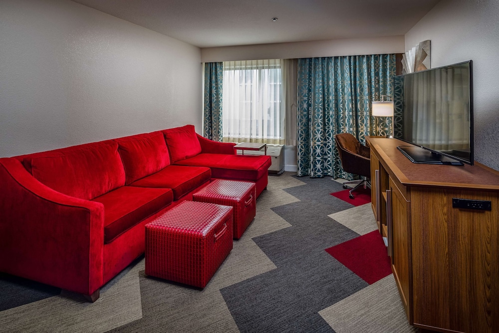 Hampton Inn San Francisco Airport - photo 23