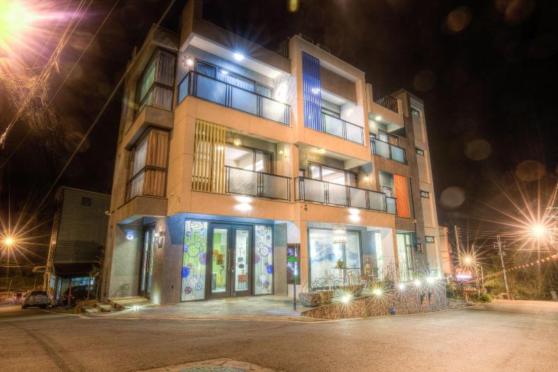 A walk in the mist - carbon neutral hotel in Lugu