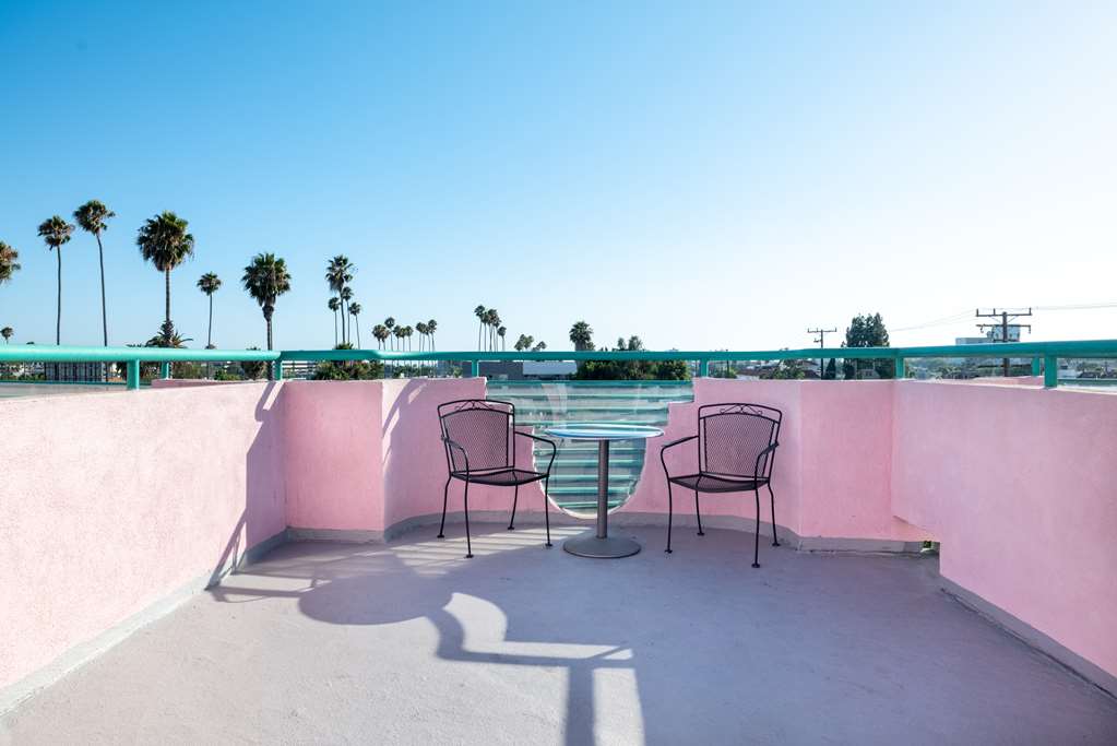 Days Inn by Wyndham Santa Monica - photo 16
