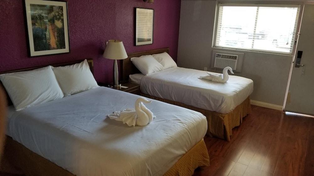 Santa Fe Inn Pueblo - photo 4