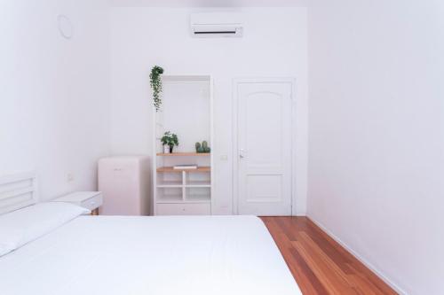 New Lovely & Friendly in Milan Center D — 4-Star Luxury Hotel in Milan, Italy