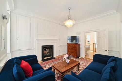 Stylish Central London Duplex with Private Patio — 4-Star Luxury Hotel in London, United Kingdom
