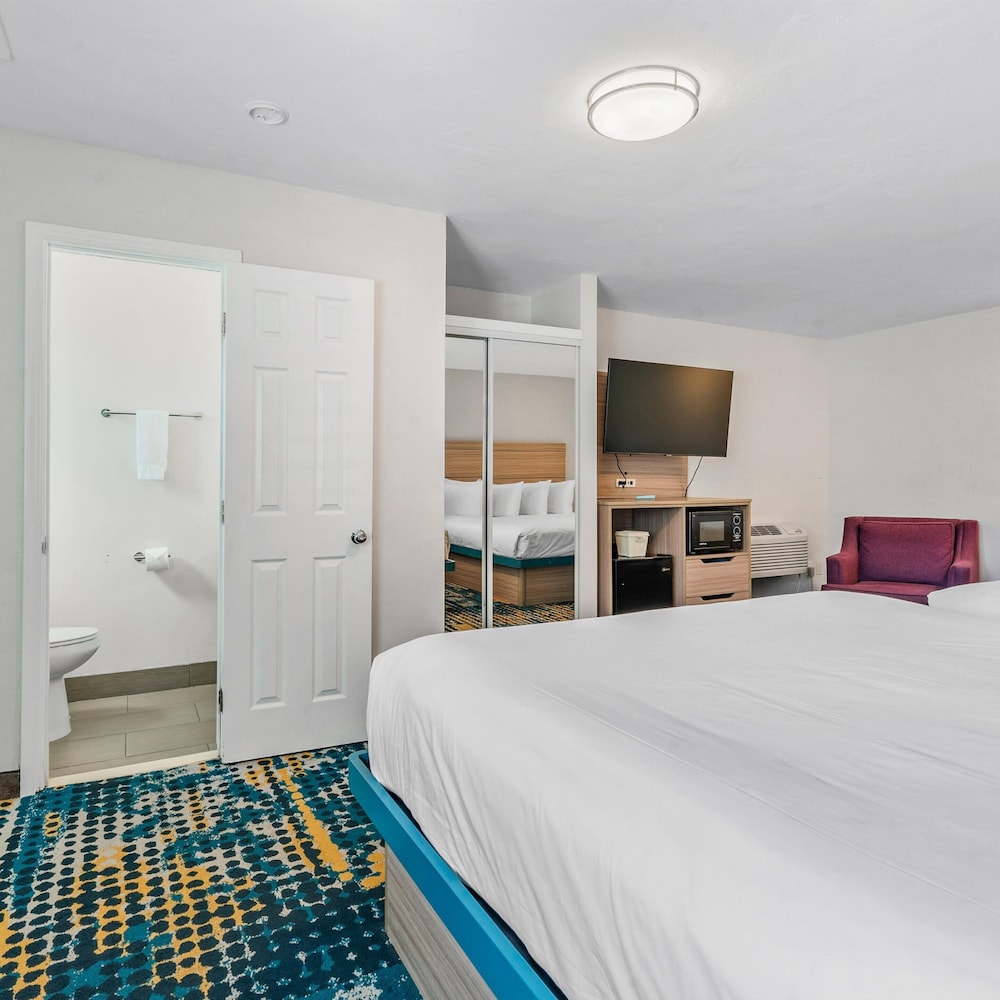 Pacific Shores Inn - photo 26