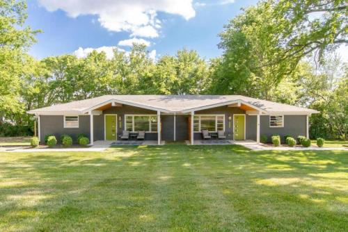 Bright Bungalow Country Dream Retreat — 4-Star Luxury Hotel in Franklin, United States