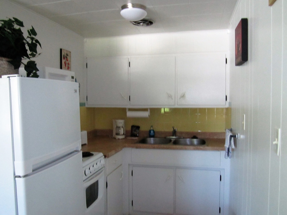 Tropical Winds Motel & Cottages - photo 30