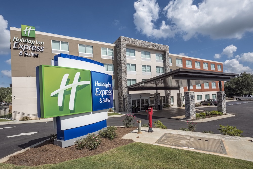 Holiday Inn Express & Suites Commerce by IHG - featured photo