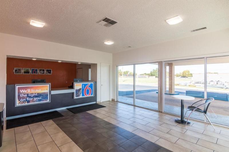 Motel 6 Clinton OK - photo 19