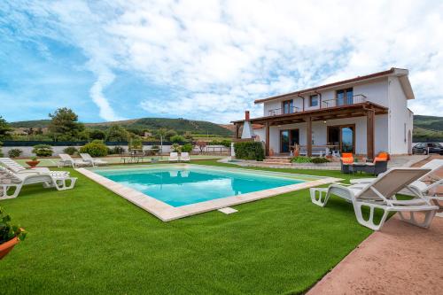 Villa Felicità piscina riscaldata — 4-Star Luxury Hotel in Sorso, Italy
