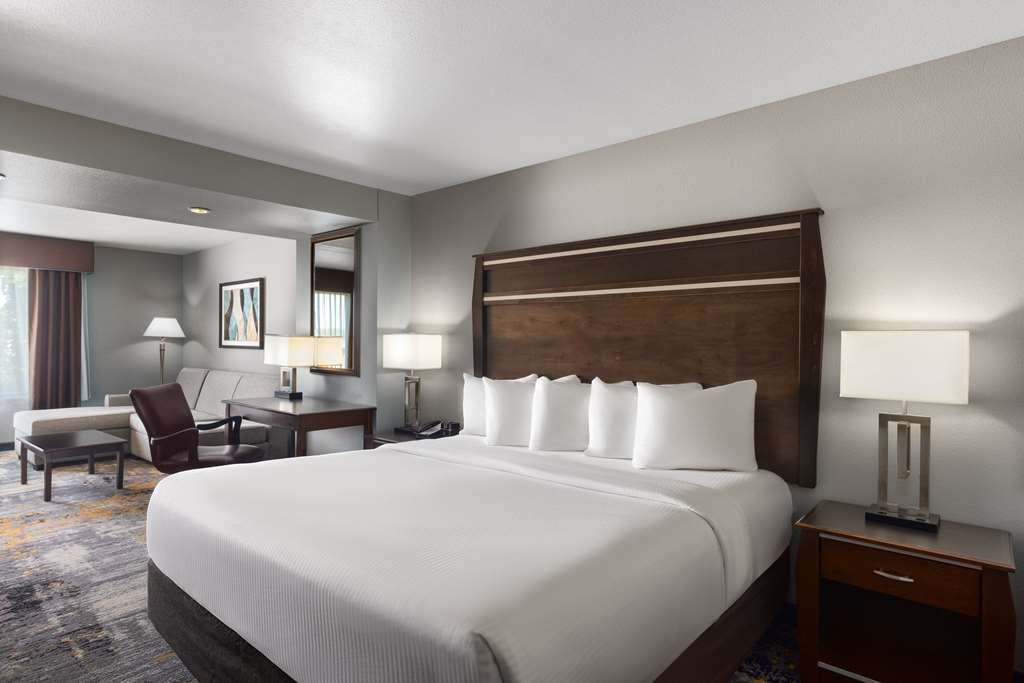 La Quinta Inn & Suites by Wyndham Sioux Falls - photo 22