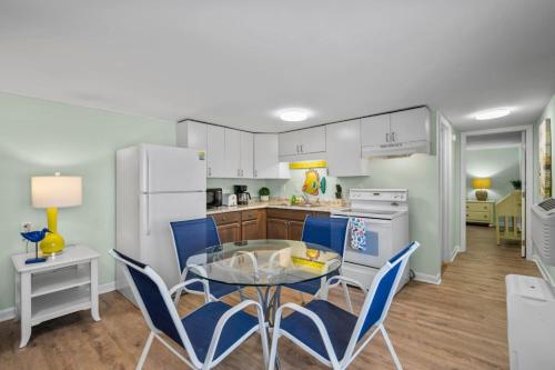 Sand Dollar Suites. Suite 2. A short stroll from our sandy shores — 4-Star Luxury Hotel in Carolina Beach, United States