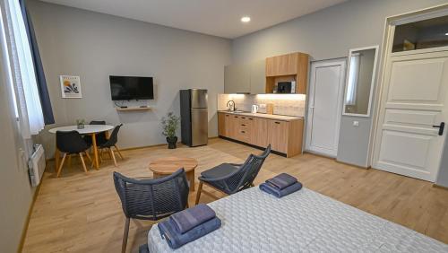 Big studio apt.on Liberty Square