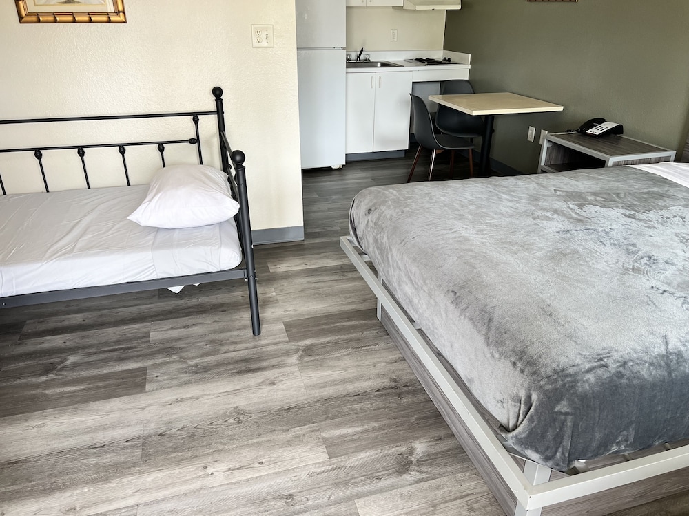 Paris Extended Stay Suites - photo 11
