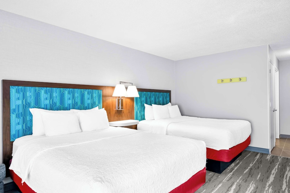 Hampton Inn Lincoln South Heritage Park - photo 21