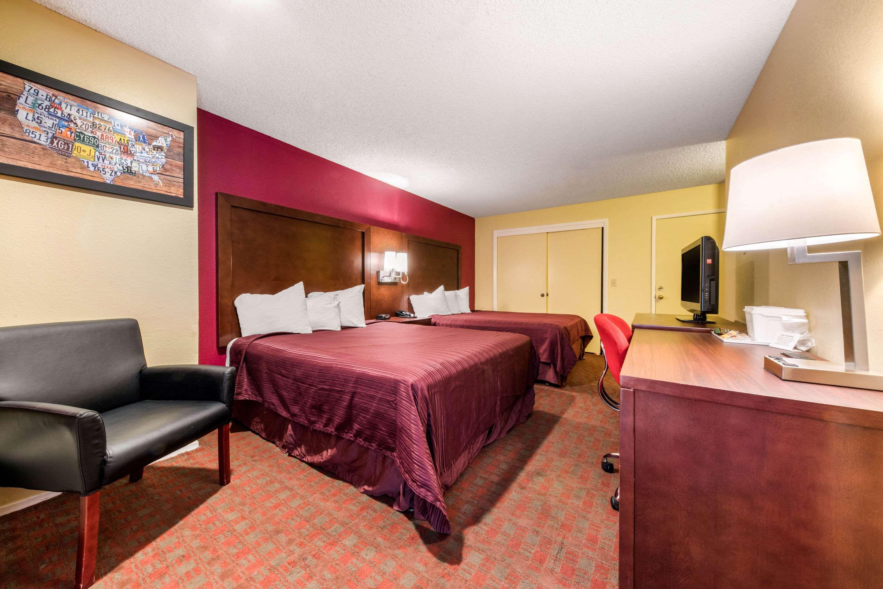 Econo Lodge Gilroy - photo 11