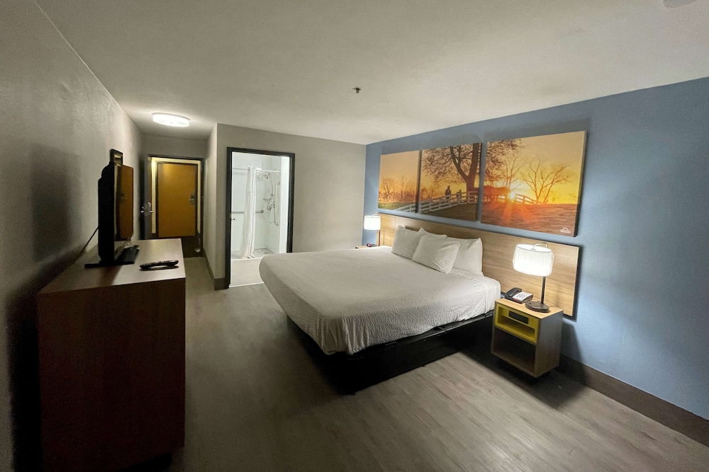 Days Inn by Wyndham Shawnee - photo 10