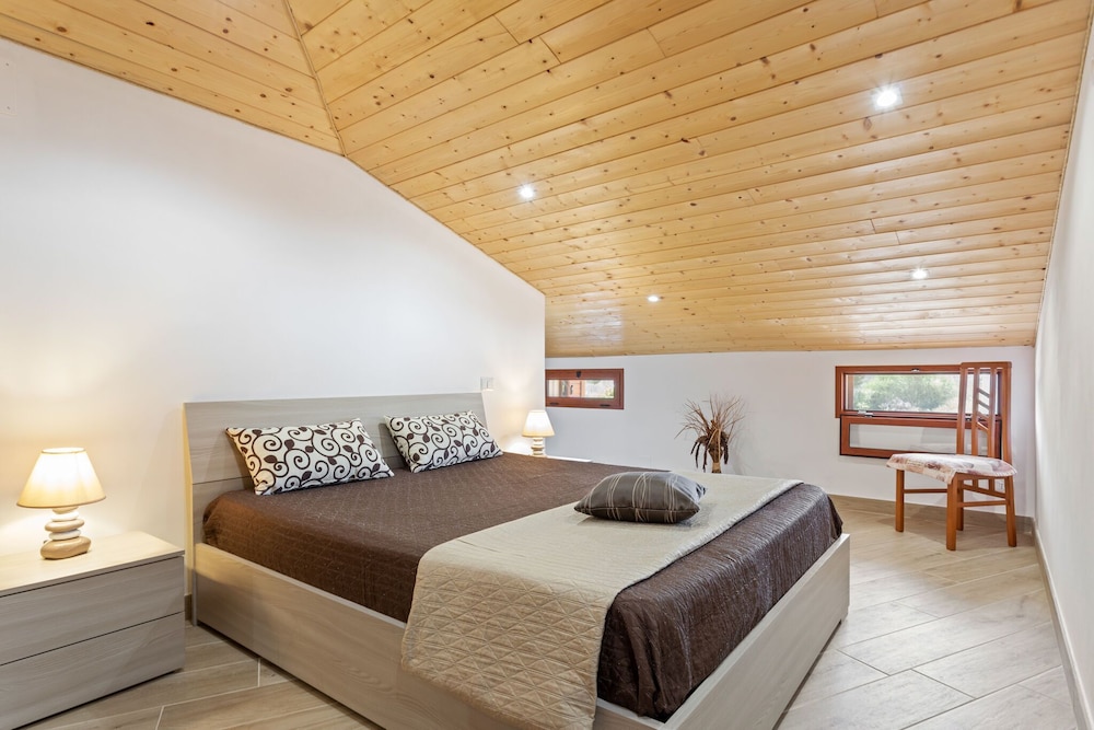 Villa Lena Mansarda — 4-Star Luxury Hotel in Siracusa, Italy