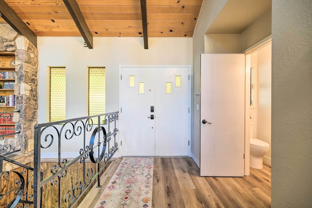 Pine Mountain Cabin with Hot Tub 2 Mins to Marina — 4-Star Luxury Hotel in Groveland, United States