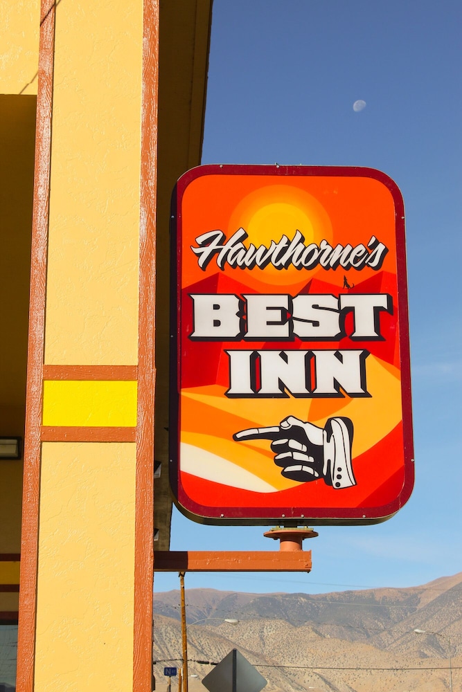 Hawthorne S Best Inn — Hawthorne
