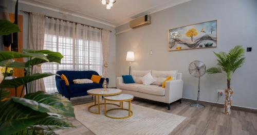 Luxury 2BR Apartment with AC Wi Fi Backup Power Ideal for Families 24 7 security — 4-Star Luxury Hotel in Kampala, Republic of Uganda