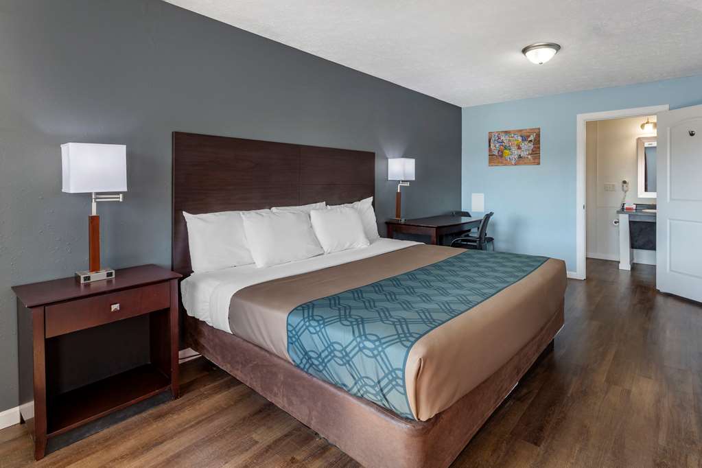 Econo Lodge Inn & Suites Sandusky South - photo 15