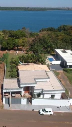 Pousada Rancho as margens do Rio Paraná com 3 suites e vista para o rio excelente para pescaria — hotel in Santa Fe Do Sul