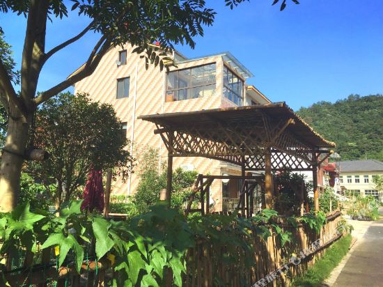 Qinxin Pavilion - carbon neutral hotel in Deqing