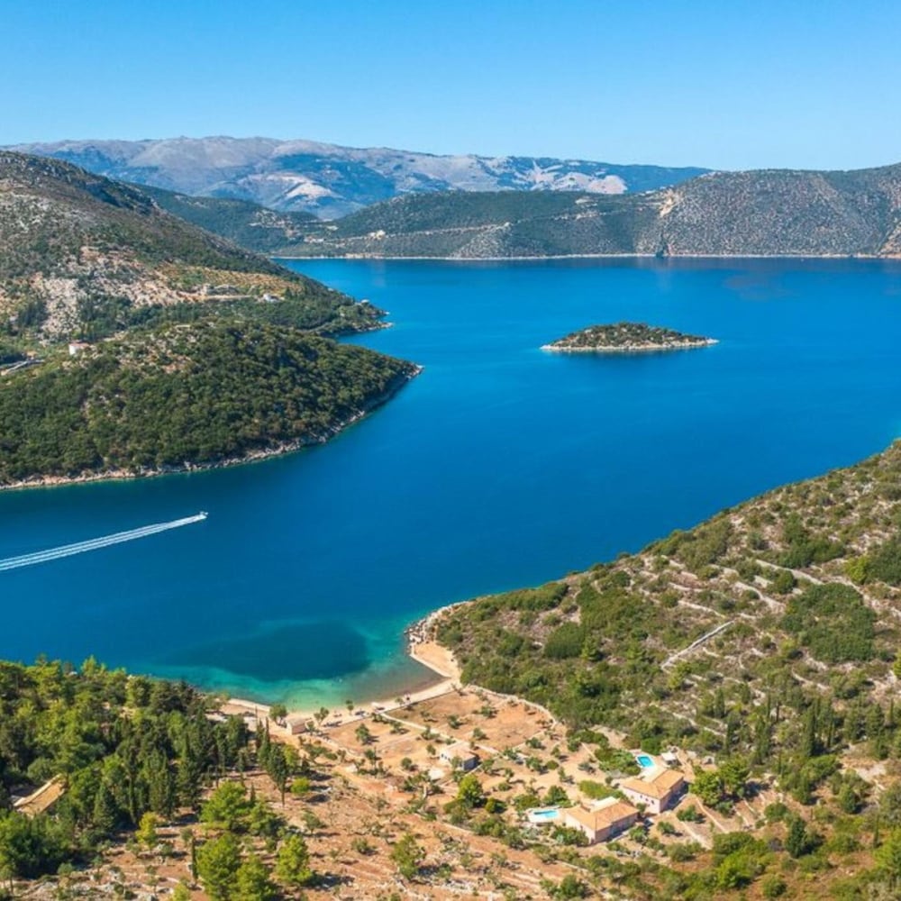 Loutsa Waterside in Vathy — Ithaki — photo 2