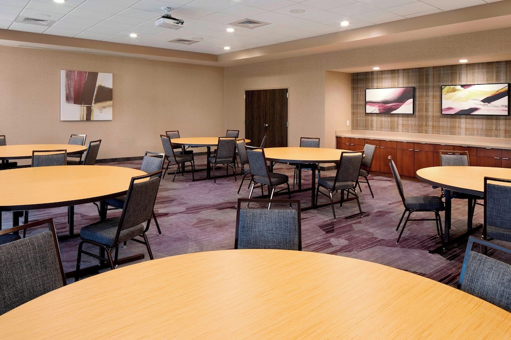 Courtyard Houston Intercontinental Airport - photo 33