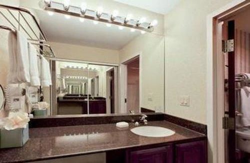 The Lotus Suites at Midlane - photo 19